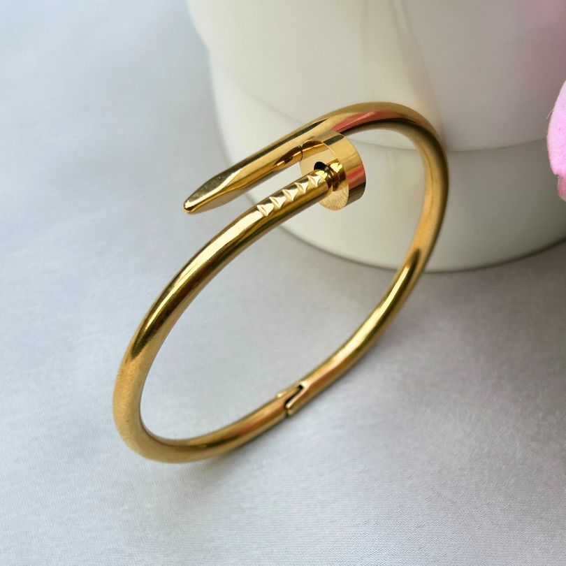 Nail Bracelet Golden Clover