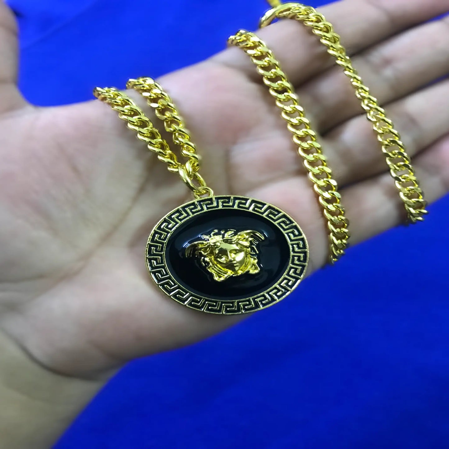 VRS Golden Pendant Round